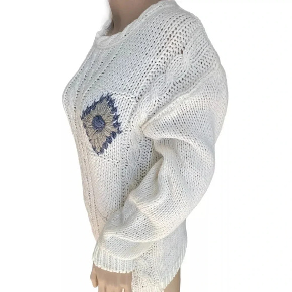 VINTAGE 80s SHENANIGANS Women’s White Sweater Hand Knitted Flower Design Small - Picture 3 of 10